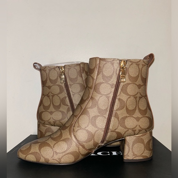 NEW! NIB COACH Noah Bootie in Signature C Canvas Khaki Size 9.5 - Picture 8 of 10
